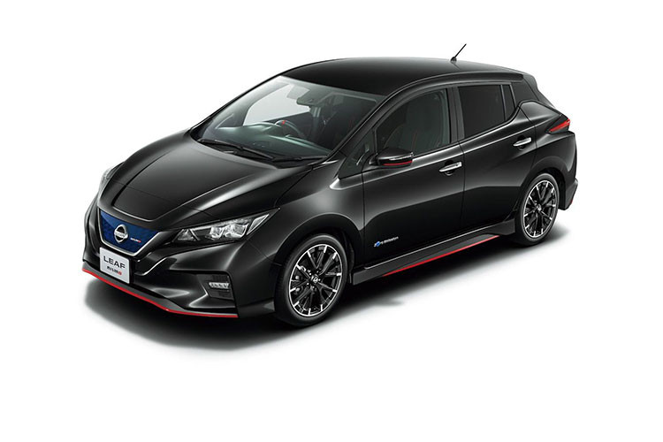 Nissan Leaf Nismo từng xuất hiện với phiên bản concept năm ngoái mà không rõ thời gian sản xuất và đưa vào sử dụng. Leaf là phiên bản xe phổ thông như Juke, Note, March và Serena được hãng Nissan ưu ái trang bị thêm phiên bản Nismo như 370Z hay GT-R.