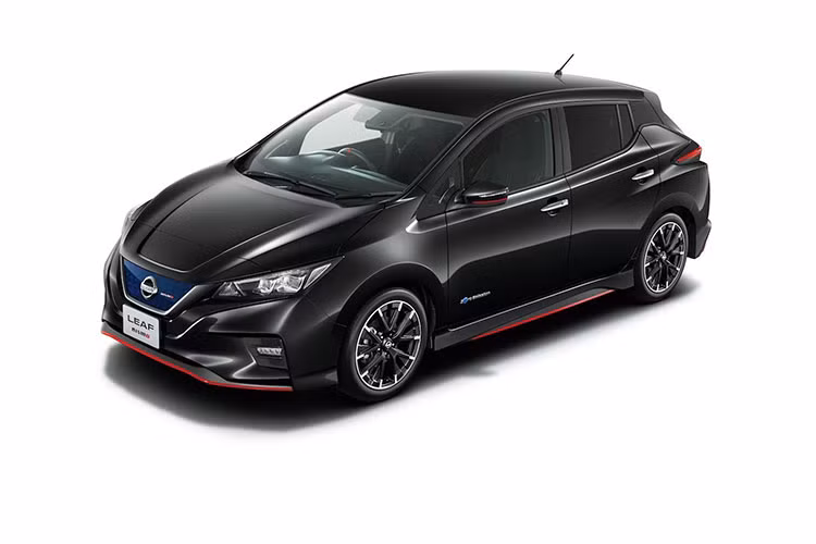 Nissan Leaf Nismo từng xuất hiện với phiên bản concept năm ngoái mà không rõ thời gian sản xuất và đưa vào sử dụng. Leaf là phiên bản xe phổ thông như Juke, Note, March và Serena được hãng Nissan ưu ái trang bị thêm phiên bản Nismo như 370Z hay GT-R.
