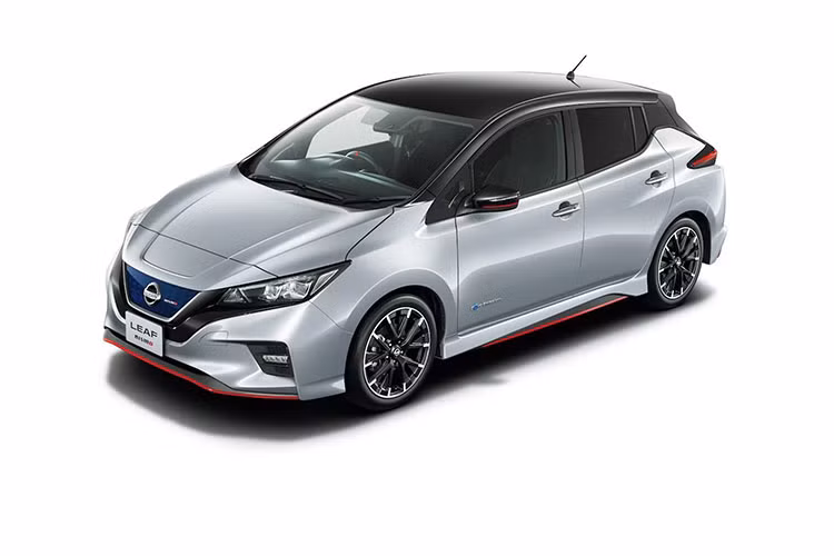 Thay đổi lớn nhất của mẫu xe Nissan Leaf Nismo mới sắp ra mắt có thể nhận ra ngay đó là về ngoại hình, chiếc Nissan Leaf vốn có dáng vẻ hiền lành giờ đây trông mạnh mẽ và nam tính hơn rất nhiều so với trước.
