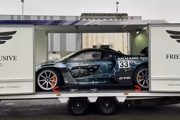 Mẫu hypercar McLaren Senna GTR mới lần đầu được giới thiệu tại sự kiện Goodwood Members' Meeting hồi năm 2019. Theo thông tin từ nhà sản xuất, xe này được sản xuất với số lượng giới hạn chỉ 75 chiếc trên toàn cầu. 