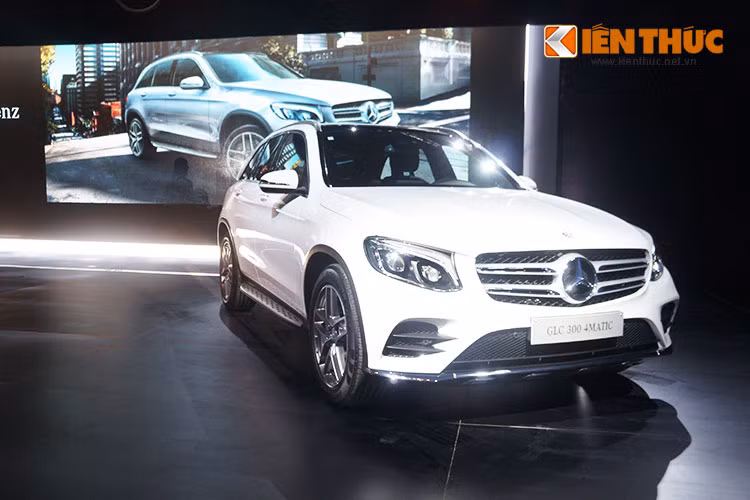Tại thị trường Việt Nam, Mercedes-Benz GLC 300 có giá 1,919 tỷ đồng, đã bao gồm thuế VAT. Trong cùng tầm giá, đây sẽ là đối thủ chính của Audi Q5, BMW X3 hay Lexus NX, những mẫu SUV tầm trung.