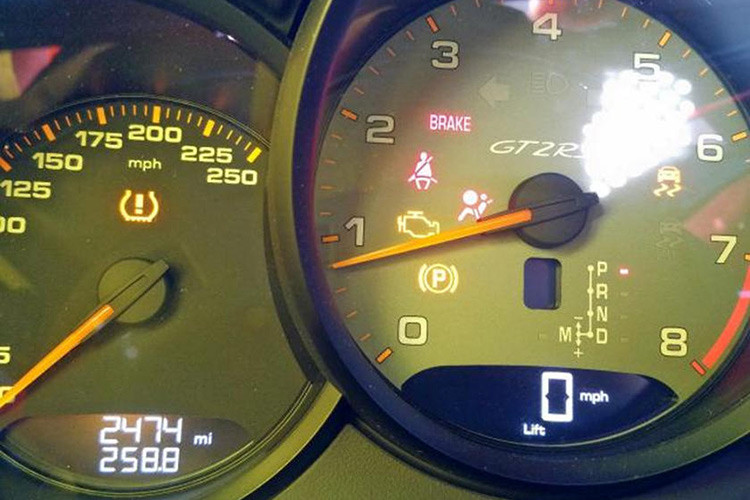 Trang Copart đã định giá xe Porsche 911 GT2 RS 2018 trong bài viết này ở mức tới 294.250 USD (tương đương khoảng 5,8 tỷ đồng).