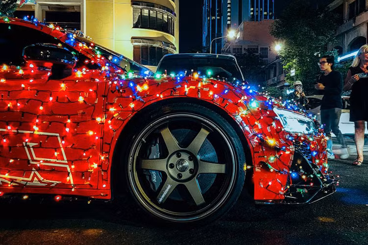 Audi R8 phong cach giang sinh noi bat cua dan choi Sai Gon-Hinh-3