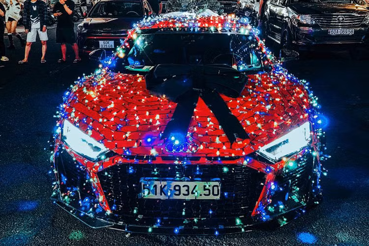 Audi R8 phong cach giang sinh noi bat cua dan choi Sai Gon-Hinh-4