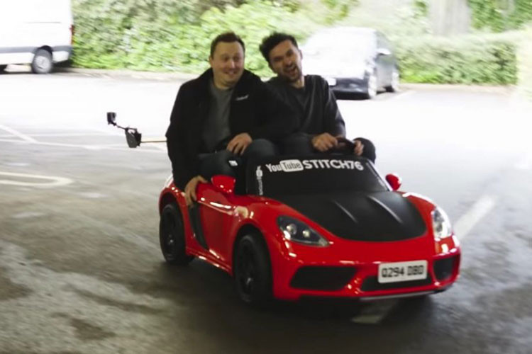 Có thể thấy việc sử dụng chiếc xe điện tí hon này là một trải nghiệm vô cùng thú vị và mạo hiểm. Suy cho cùng, nó chỉ là một chiếc xe đồ chơi, không hề có các trang bị an toàn, vậy nên trong trường hợp bạn di chuyển trên đường phố và không may va chạm với một chiếc xe thật, khả năng cao là bạn sẽ bị thương nặng. Tuy nhiên, chúng ta cũng phải công nhận sức sáng tạo và trình độ mà James đã đổ vào dự án của mình.