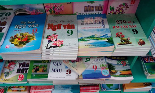 Sach tuyen sinh 10 “doc quyen” va nhung chieu thuc lap lo