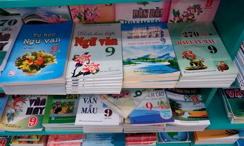 Sach tuyen sinh 10 “doc quyen” va nhung chieu thuc lap lo