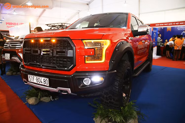 Mức giá cơ bản của F150 Platinum tại Mỹ là từ 52.000 USD. Đối với xe có nhiều trang bị thì giá có thể lên đến 63.000 USD. Nếu đăng ký biển xe con, mức giá sau thuế của chiếc F150 Platinum nguyên bản tại thị trường Việt Nam sẽ vào khoảng 4 tỷ đồng.