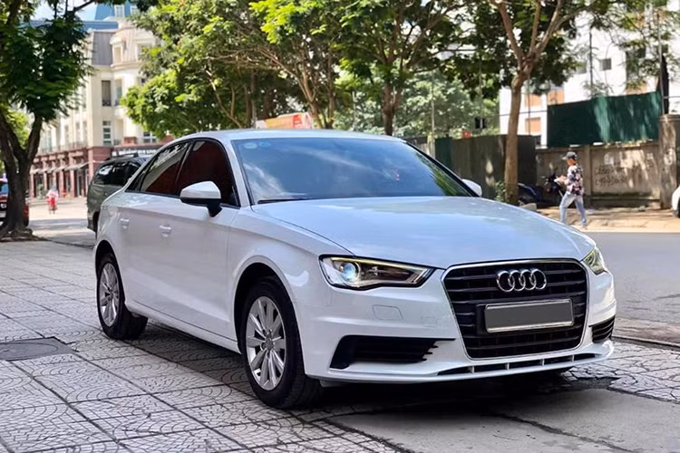 Tại thị trường Việt Nam trong phân khúc sedan hạng sang, A3 không thực sự được người tiêu dùng ưa chuộng so với "đàn anh" A4. Thời điểm năm 2014, giá xe Audi A3 mới bán ra từ 1,395 tỷ đồng sau khi đăng kí và ra biển trắng Hà Nội, giá trị của xe rơi vào khoảng 1,6 tỷ đồng.