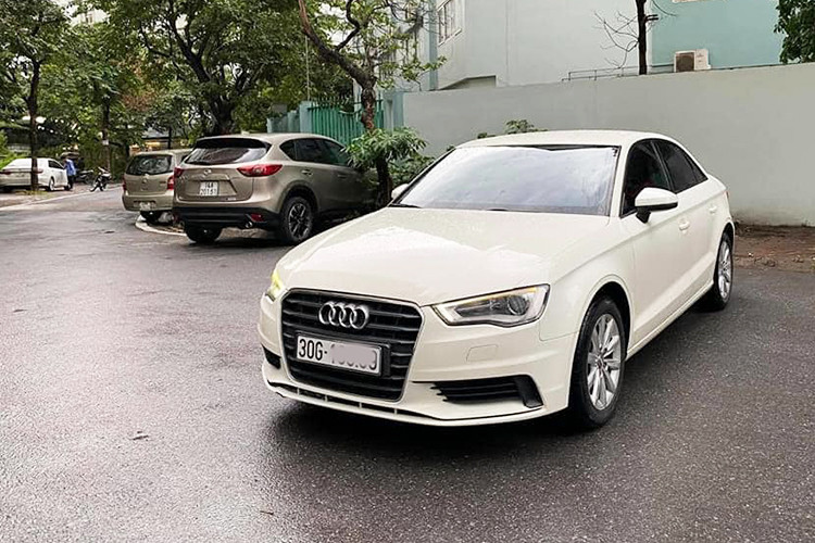 Chiếc xe sang Audi A3 bản sedan trong bài viết này hiện đang được chủ nhân rao bán trên sàn xe cũ với giá chỉ 600 triệu đồng. Vào năm 2014, Giá xe Audi A3 tại Việt Nam chào bán với mức khởi điểm từ 1,395 tỷ đồng.