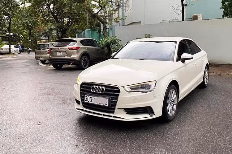 Chiếc xe sang Audi A3 bản sedan trong bài viết này hiện đang được chủ nhân rao bán trên sàn xe cũ với giá chỉ 600 triệu đồng. Vào năm 2014, Giá xe Audi A3 tại Việt Nam chào bán với mức khởi điểm từ 1,395 tỷ đồng.