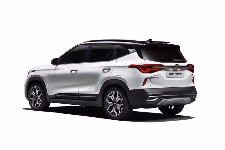 Về thiết kế, Kia Seltos 2020 tại Hàn Quốc không có gì khác biệt so với xe đã ra mắt Ấn Độ vào hôm 20/6. Bên ngoài, Kia Seltos 2020 tại Hàn Quốc được trang bị lưới tản nhiệt "miệng hùm" đặc trưng, đèn pha LED với đèn báo rẽ đa lớp 3D bên dưới, đèn sương mù LED, bộ vành hợp kim 18 inch, đèn hậu LED và tấm ốp bảo vệ gầm màu bạc.