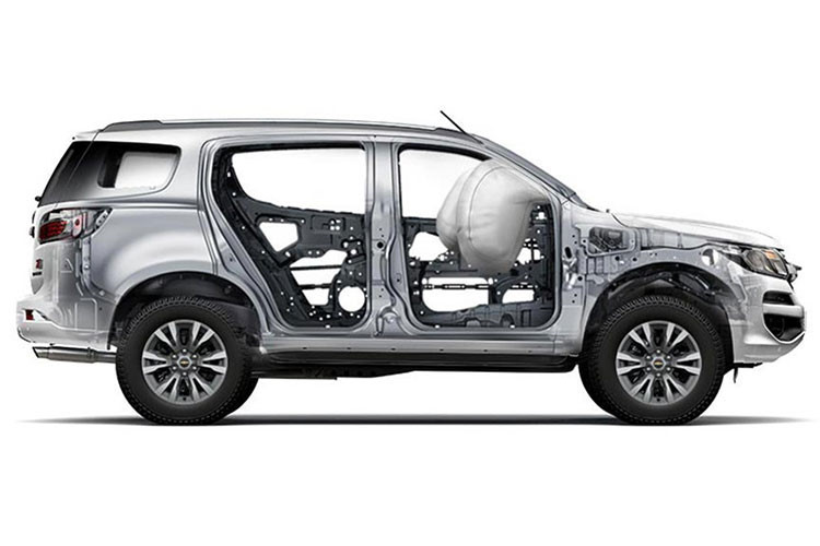 Được phát triển dựa trên hệ thống khung gầm mới, mẫu xe SUV Chevrolet Trailblazer mới sở hữu diện mạo cứng cáp, khỏe khoắn với kích thước dài x rộng x cao lần lượt là 4.887 x 1.902 x 1.850 mm, cùng khoảng sáng gầm xe khá ấn tượng 221mm.