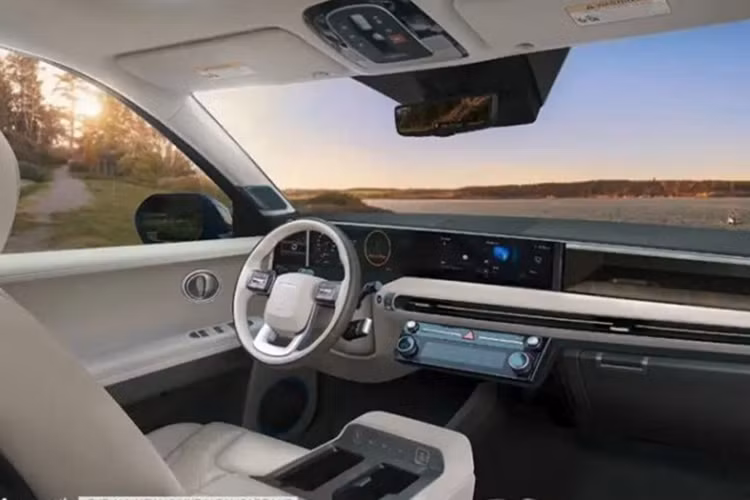 Hyundai Palisade Highroof 2026 hạng sang được cung cấp dưới hai cấu hình: bản 4 chỗ dành cho trải nghiệm cao cấp tối đa và bản 6 chỗ phục vụ nhóm khách hàng gia đình. Cách tiếp cận linh hoạt này cho thấy định hướng mở rộng đối tượng sử dụng của Hyundai, đồng thời gia tăng khả năng cạnh tranh trong phân khúc SUV cao cấp.