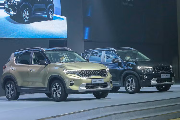 So với mức 98 mã lực tại 5.000 vòng/phút và mô men xoắn 152-160 Nm/ 2.400-4.000 vòng/phút của Raize thì Sonet nhỉnh hơn 17 mã lực nhưng kém khoảng 8-16 Nm và đặc biệt động cơ của Raize là động cơ tăng áp nên mô men xoắn đạt cực đại rất sớm.