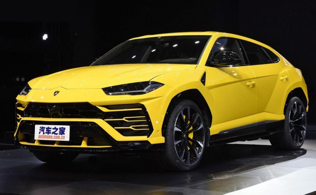 Mẫu xe Huansu C60 Hyosow không chỉ giống siêu SUV Lamborghini Urus của nước Ý về kiểu dáng, mà còn giống ở nhiều chi tiết, như khe gió bên hông xe, đường gân chạy dọc thân xe và cụm đèn hậu với thiết kế đèn LED mang tính nhận diện.