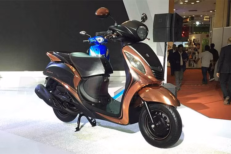 Đây là chiếc xe tay ga Yamaha có giá cả phải chăng, tương đương 54.593 Rupee (khoảng 19,1 triệu đồng). Mẫu xe ga này được đánh giá cao là khá phù hợp với tầng lớp nữ sinh và những người có mức thu nhập thấp.