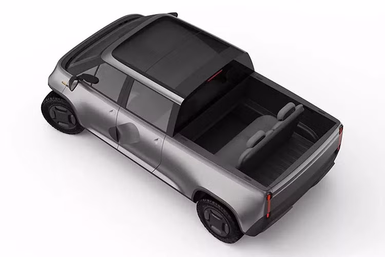 Giống như hầu hết các mẫu xe điện, Telo Truck có thể dễ dàng được thu nhỏ kích thước vì nó không có khối động cơ đốt trong ở đầu và bình xăng ở phía sau. Theo đó, khi nhìn tổng thể, Telo Truck có phần đầu khá ngắn. Khu vực chứa hàng phía sau có chiều dài 1.524 mm, nhà sản xuất cho biết nó có thể chứa vừa tấm ván có kích thước 1.219 x 2.438 mm.