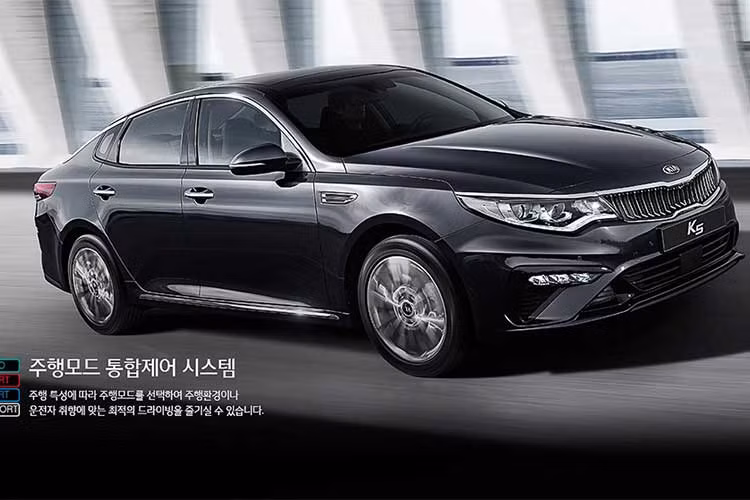 Trước đó, để chúc mừng chiến thắng của đội tuyển U23 Việt Nam sau những kỳ tích mà họ lập được tại giải 23 Châu Á 2018, THACO đã thưởng cho đội bóng 1 tỷ đồng. Hãng này cũng đặc biệt tặng cho HLV người Hàn Quốc Park Hang Seo một chiếc Kia Optima. 