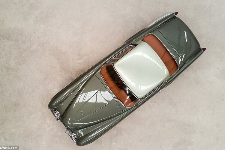 Theo đơn vị chịu trách nhiệm phục hồi chiếc xe Jaguar XK120 SE, ước tính khoảng 80% chi tiết gốc làm từ crom buộc phải phục hồi, có khi làm mới hoàn toàn, gồm cả bo viền của toàn bộ cửa sổ. Trong khi đó nội thất được CMC trang bị lại đầy đủ, động cơ và hộp số cũng làm lại.