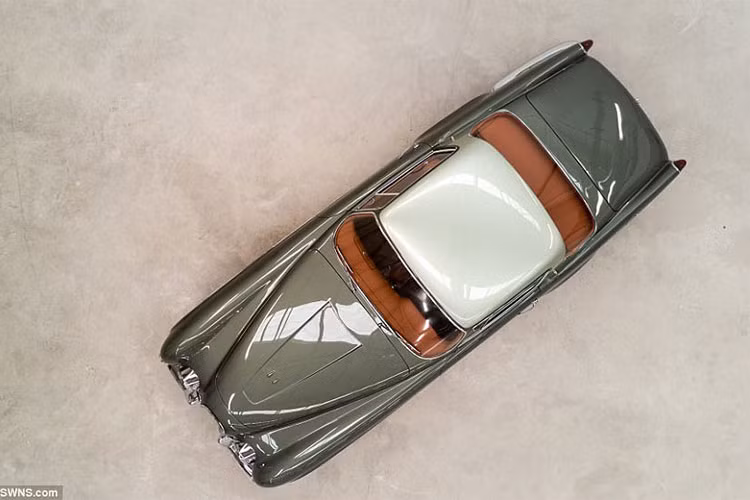 Theo đơn vị chịu trách nhiệm phục hồi chiếc xe Jaguar XK120 SE, ước tính khoảng 80% chi tiết gốc làm từ crom buộc phải phục hồi, có khi làm mới hoàn toàn, gồm cả bo viền của toàn bộ cửa sổ. Trong khi đó nội thất được CMC trang bị lại đầy đủ, động cơ và hộp số cũng làm lại.