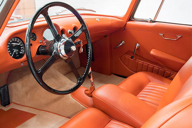 Việc phục hồi đã làm mới hoàn toàn nhiều bộ phận, chẳng hạn các panel phía sau, sàn xe, bọc lại nội thất da cho xe. Phần khung gầm được sửa chữa và sơn lại hoàn toàn, các cản trước, sau cũng được làm lại.