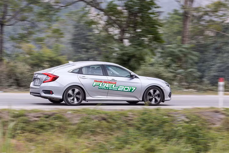 Động cơ 1.5L VTEC TURBO là động cơ tăng áp mới, lần đầu tiên được áp dụng trên mẫu xe Honda tại Việt Nam, mang đến cho chiếc xe hai lợi thế quan trọng: Khả năng vận hành mạnh mẽ và Tiết kiệm nhiên liệu vượt trội. Động cơ này cũng mang lại công suất lớn như động cơ 2.4L thường nhưng mức tiêu hao nhiên liệu chỉ tương đương động cơ 1.5L.