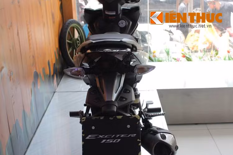 Dẫu sao, đây cũng là sự thay đổi táo bạo nhằm tăng nhiệt trở lại cho Exciter 150 khi độ nóng của mẫu xe côn tay này bắt đầu hạ so với thời điểm sau khi ra mắt cuối năm ngoái.
