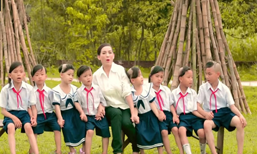 Nguong mo 2 sao Viet noi tieng nhan nhieu con nuoi nhat showbiz Viet hien nay