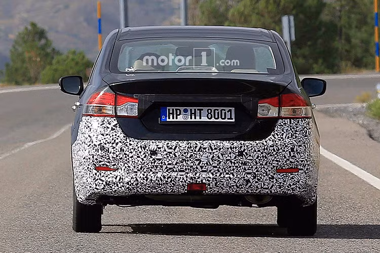 Dù chưa chính thức ra mắt nhưng các đại lý Suzuki tại Ấn Độ đã bắt đầu nhận đơn đặt hàng của chiếc xe Suzuki Ciaz bản 2019. Mức giá dành cho mẫu xe mới dự kiến từ khoảng 800.000 rupee (khoảng 270 triệu đồng), cao hơn phiên bản hiện tại 17.000 rupee (khoảng 4 triệu đồng).