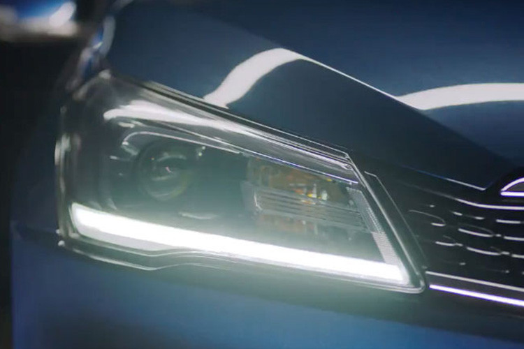 Nội thất của Suzuki Ciaz mới hầu như không có sự thay đổi, chi tiết ốp gỗ mới mỏng hơn, hàng ghế sau với tựa đầu có thể điều chỉnh độ cao và đồng hồ lái thiết kế mới. So với phiên bản tiền nhiệm, Suzuki Ciaz mới sẽ được tích hợp thêm tính năng kiểm soát hành trình "Cruise control”.