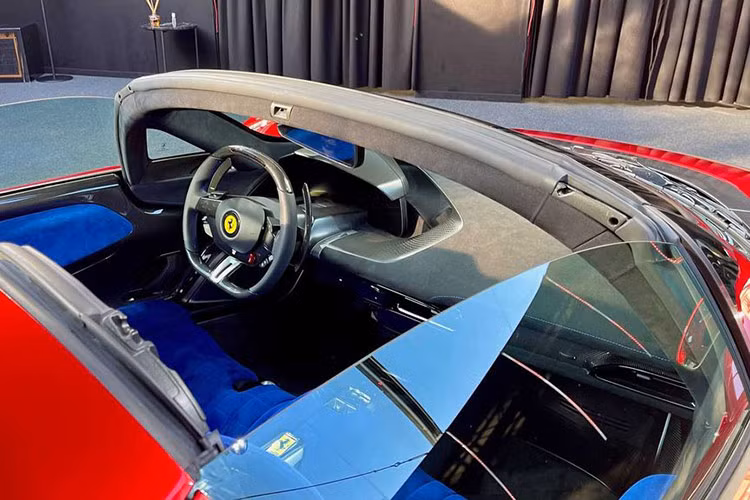 Được biết là, hãng siêu xe Ferrari chỉ sản xuất giới hạn 599 chiếc Daytona SP3 trên toàn thế giới, trong đó, 499 khách hàng mua xe Ferrari Monza được đặt cách có vé mời đầu tiên và các nhà sưu tập này tất nhiên không thể từ chối, 100 suất còn lại dành cho các chủ nhân bộ sưu tập Ferrari nổi tiếng trên toàn cầu.