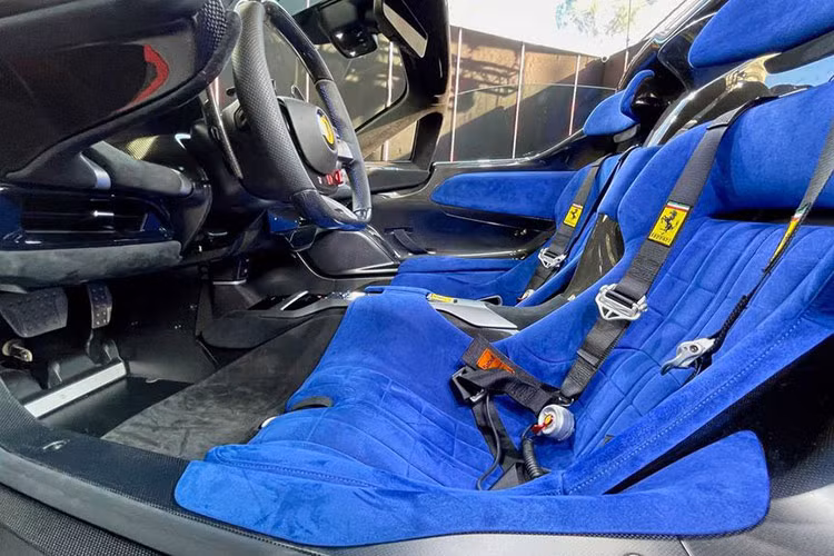 Với siêu phẩm Ferrari Daytona SP3 giá chỉ điểm 2,3 triệu USD (khoảng hơn 52 tỷ đồng), sản phẩm này đặc biệt hơn rất nhiều, vì là bản coupe lai mui trần, tức 2 bản gộp chung lại với nhau, nên con số giới hạn 599 chiếc sẽ không phải là quá nhiều, vì lẽ đó, việc Ferrari Daytona SP3 có giá gấp 2, 3 thậm chí 4 lần giá khởi điểm trong vài năm nữa, sẽ không phải là câu chuyện trong mơ nữa.