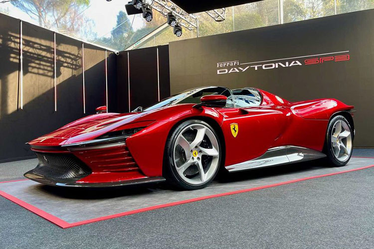 Cuối năm 2021, hãng siêu xe Ferrari đã chính thức viết tiếp câu chuyện thứ 3 của mình là Icona, bao gồm những mẫu xe giới hạn được thiết kế theo phong cách cổ điển, với chiếc xe mang tên gọi rất tuyệt vời là Ferrari Daytona SP3 đặc biệt.