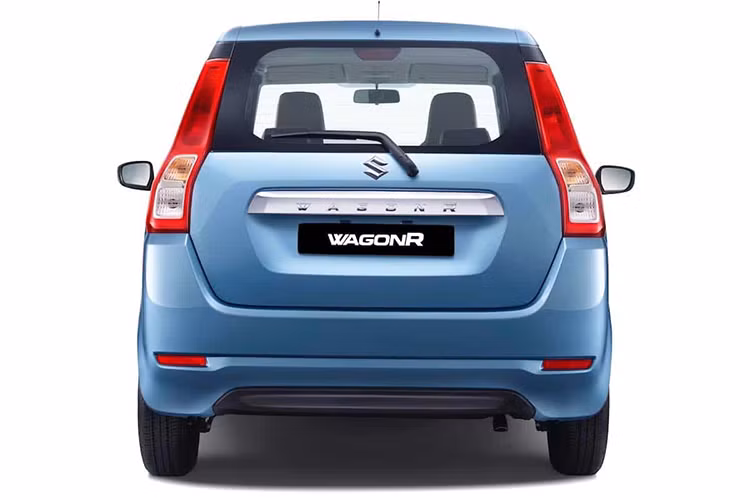 Phía sau của xe được thiết ké tương tự phần đầu, khác biệt hơn so với thế hệ trước với đén hậu kéo dài lên phía trên mang phong cách giống như một chiếc crossover cỡ nhỏ. Cửa sau của xe với tay mởi mạ crom kèm tên xe, đèn báo phía dưới cản sau cùng ống xả giấu vào phía bên trong.