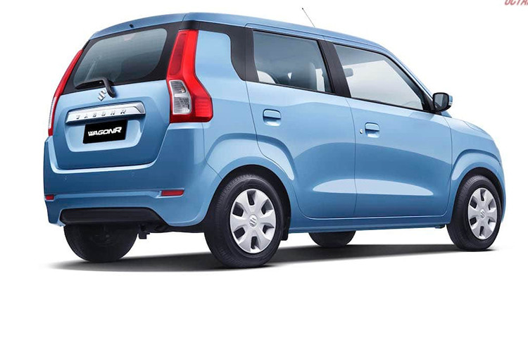 Wagon R sở hữu kích thước 3.395 mm x 1.475mm x 1.650 mm (tương ứng dài x rộng x cao), chiều dài trục cơ sở 2.460 mm. Xe được trang bị bộ mam hợp kim kích thước 14 inch đi kèm với lốp 165/70 R14, gương cánh điều chỉnh điện. Thân xe với các đường vuốt khá ấn tượng.