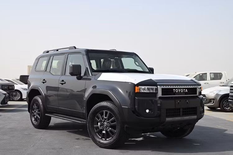 Toyota Land Cruiser Prado 2024 còn có 6 chế độ lái và hệ thống giám sát đa địa hình với sự hỗ trợ của 4 camera bên ngoài. Dù ở phiên bản nào, Toyota Land Cruiser Prado 2024 tại Nhật Bản đều có gói công nghệ an toàn chủ động Toyota Safety Sense ADAS tiêu chuẩn. Riêng gói Toyota Teammate ADAS phức tạp hơn chỉ dành cho các bản cao cấp.