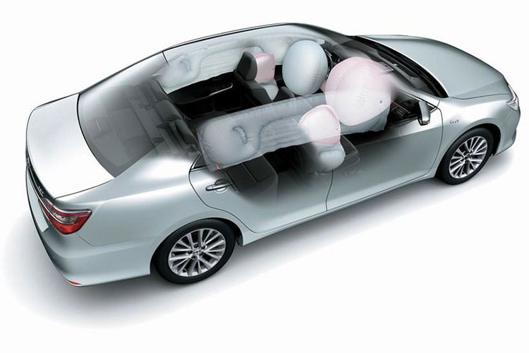 Cảm biến góc giúp xác định vật cản khuất tầm nhìn, phát tín hiệu cảnh báo hỗ trợ người điều khiển đánh lái phù hợp để lùi hoặc đỗ xe an toàn. Một thay đổi nhỏ khác về mức tiêu hao nhiên liệu của xe là mức tiêu hao nhiên liệu trên đường cao tốc của xe tăng từ 5,7 lên 5,8 lít/100 km, do đó mức hỗn hợp cũng tăng từ 7,3 lít lên 7,4 lít/100 km.