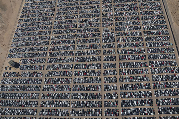 Volkswagen đang bận rộn với việc thử nghiệm xe chạy bằng xăng ít xả thải trên toàn thế giới nhưng có thể họ sẽ phải từ bỏ ước mơ xe diesel sạch sau bê bối này. Cũng có thể thấy Volkswagen không còn mấy mặn mà với xe động cơ diesel khi hiện tại phần lớn thời gian và sức lực dồn vào xe ôtô điện thân thiện với môi trường.