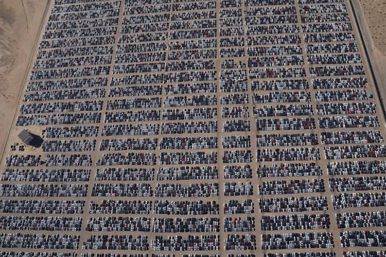 Volkswagen đang bận rộn với việc thử nghiệm xe chạy bằng xăng ít xả thải trên toàn thế giới nhưng có thể họ sẽ phải từ bỏ ước mơ xe diesel sạch sau bê bối này. Cũng có thể thấy Volkswagen không còn mấy mặn mà với xe động cơ diesel khi hiện tại phần lớn thời gian và sức lực dồn vào xe ôtô điện thân thiện với môi trường.