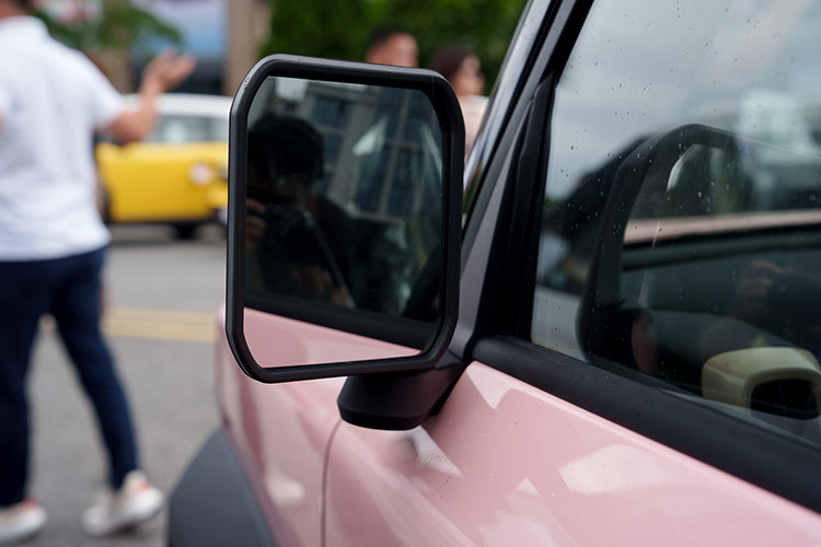 Kích thước các chiều dài, rộng, cao tương ứng là 3.190 x 1.679 x 1.652 (mm) mang đến cho VF3 một vẻ ngoài gọn gàng và năng động, phù hợp với mọi điều kiện vận hành.