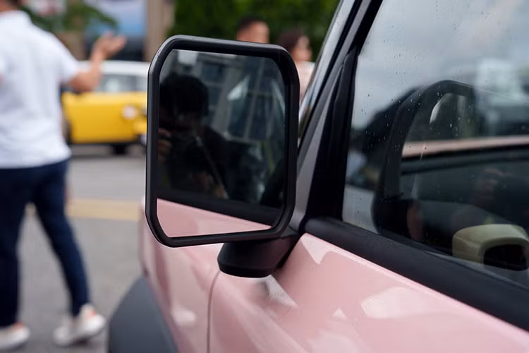 Kích thước các chiều dài, rộng, cao tương ứng là 3.190 x 1.679 x 1.652 (mm) mang đến cho VF3 một vẻ ngoài gọn gàng và năng động, phù hợp với mọi điều kiện vận hành.