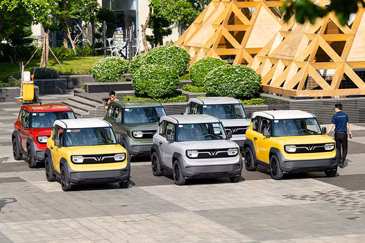 Vinfast VF3 2024 được cho là một lựa chọn hấp dẫn trên thị trường xe Việt và đi đúng xu thế hiện nay. Đặc biệt, VF3 cũng như toàn bộ dải sản phẩm thuần điện của VinFast đang được hưởng chính sách sạc miễn phí tại các trụ sạc công cộng V-GREEN trong vòng một năm, giúp chi phí sử dụng xe điện giảm xuống đáng kể.