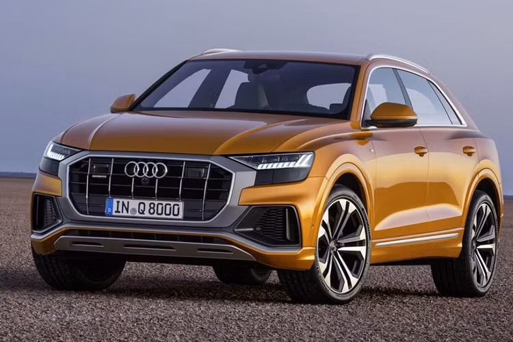 Audi Q8 có lẽ là mẫu xe đã không còn xa lạ gì với đại đa số dân mê xe tại Việt Nam bởi thực chất, mẫu SUV này đã ra mắt nước ta từ triển lãm VIMS 2018 và khá nhiều chiếc Audi Q8 thế hệ mới đã đến tay khách hàng trong nước thông qua diện xe nhập khẩu tư nhân với giá khoảng 5 tỷ đồng. 