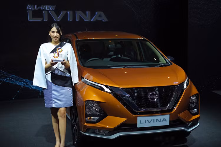 Nissan Livina thế hệ mới vừa được ra mắt tại Indonesia hồi đầu năm nay và đã đón nhận được rất nhiều sự quan tâm của người tiêu dùng. Với việc sử dụng chung nền tảng động cơ với Xpander, cụ thể là khối động cơ 1.5L hứa hẹn mang tới cho Livina khả năng tiết kiệm nhiên liệu đáng nể. Dự kiến, Nissan Livina 2020 sẽ sớm ra nhập thị trường xe Việt trong quý IV năm nay.