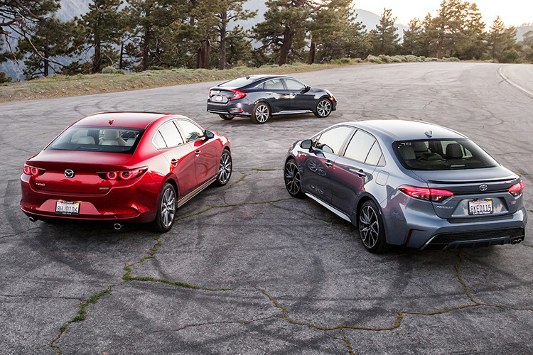 Thời điểm từ quý III tới cuối năm luôn được cho là "thời gian vàng" cho việc ra mắt các mẫu xe mới, đặc biệt là tại thị trường ôtô Việt Nam. Và năm nay cũng không phải ngoại lệ khi hàng loạt các cái tên mới, hứa hẹn sẽ góp phần khuấy động sức nóng của thị trường như Mazda3 2020, Honda Accord thế hệ mới, "anh em" nhà Mercedes-Benz hay Nissan Livina - "Kẻ song sinh" của Xpander...