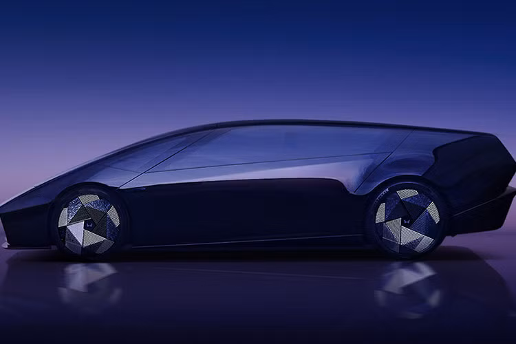 Các đặc trưng như dải đèn hậu LED phức tạp, logo Honda phát sáng và đèn phanh dạng mỏng trên bộ khuếch tán trên bộ đôi 0 Series chạy điện hoàn toàn mới này vẫn được giữ nguyên. 