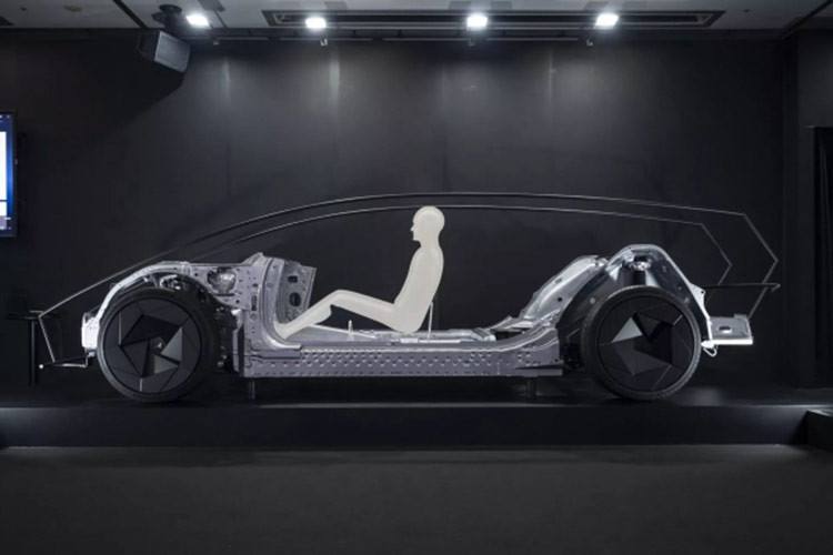 Không chỉ dừng lại ở các mẫu xe mới, Honda còn mang đến CES một hệ điều hành xe điện mới do hãng tự phát triển, dự kiến được áp dụng trên các dòng xe tương lai. Bên cạnh đó, công nghệ lái xe tự động cũng sẽ là trọng tâm trong lần xuất hiện này.