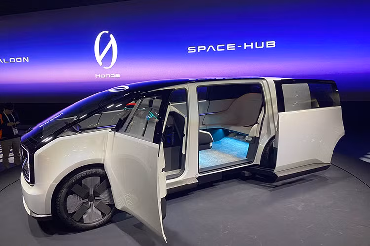 Honda áp dụng triết lý phát triển "Mỏng, Nhẹ và Thông minh" (Thin, Light and Wise) cho các mẫu xe điện của mình trong tương lai.