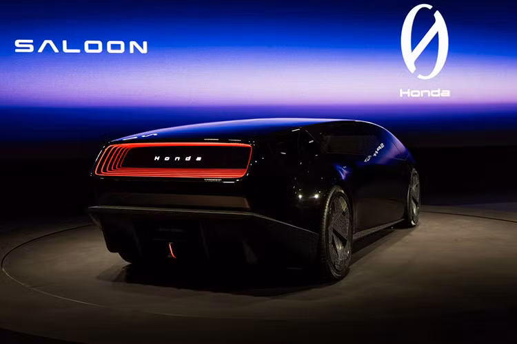 Tuy nhiên, lần này Honda gọi nó là "prototype" (nguyên mẫu) thay vì "concept" (xe ý tưởng), cho thấy mẫu xe đã được nâng cấp đáng kể để tiến gần hơn tới phiên bản thương mại. Những thay đổi cụ thể vẫn còn là ẩn số và sẽ được tiết lộ tại triển lãm CES 2025.